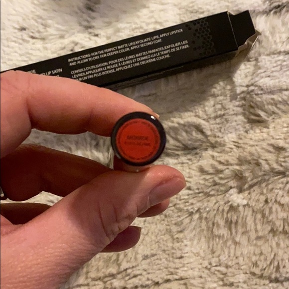 Qveen matte liquid lip stain NIB - Picture 3 of 3